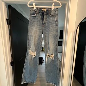 Trendy Ultra High Rise A&F Jeans!